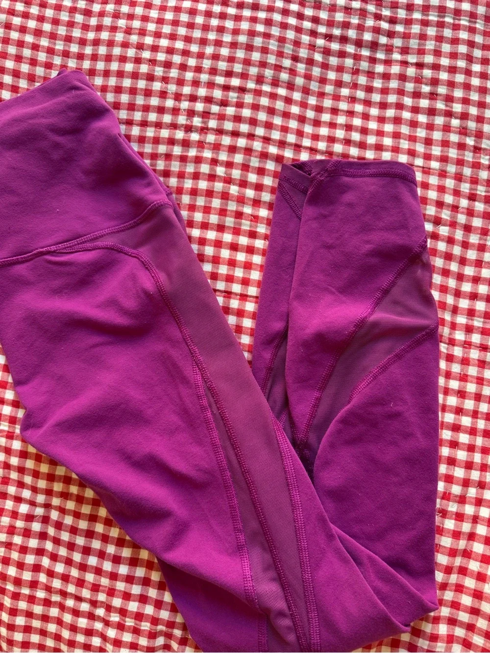 lululemon women’s Magenta Performance Leggings Sz 2 26” inseam